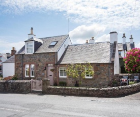 Kirkton Cottage- Boutique style, cosy and luxurious holiday cottage near Melrose
