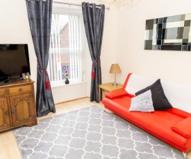 Sandgate 2-Bed Apartment in Ayr central location