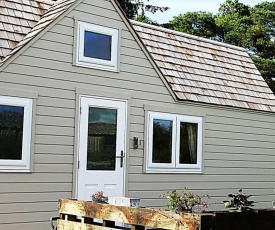 Unique Countryside Tiny Home for four