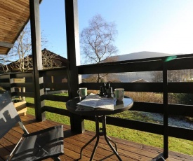 Cosy Modern Nordic Lodge w/ Loch View & Log Burner